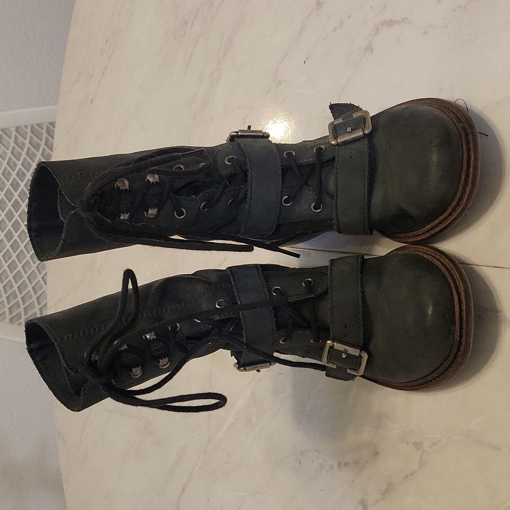Trouve Grey Leather Distressed Buckled Boots